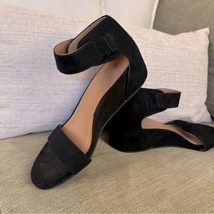 BASS Grace Wedge Platform Sandals in Vegan Suede